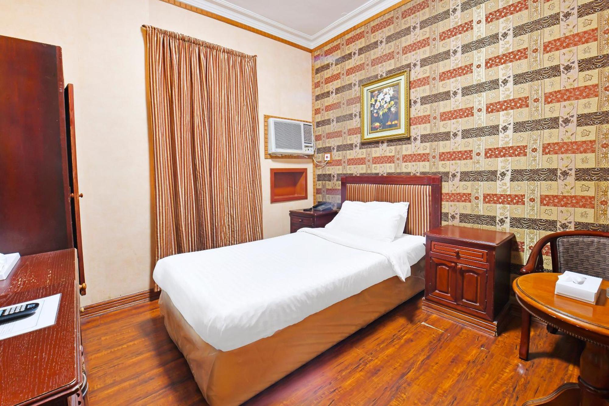 Capital O 125 Moon Plaza Hotel Manama Exterior photo