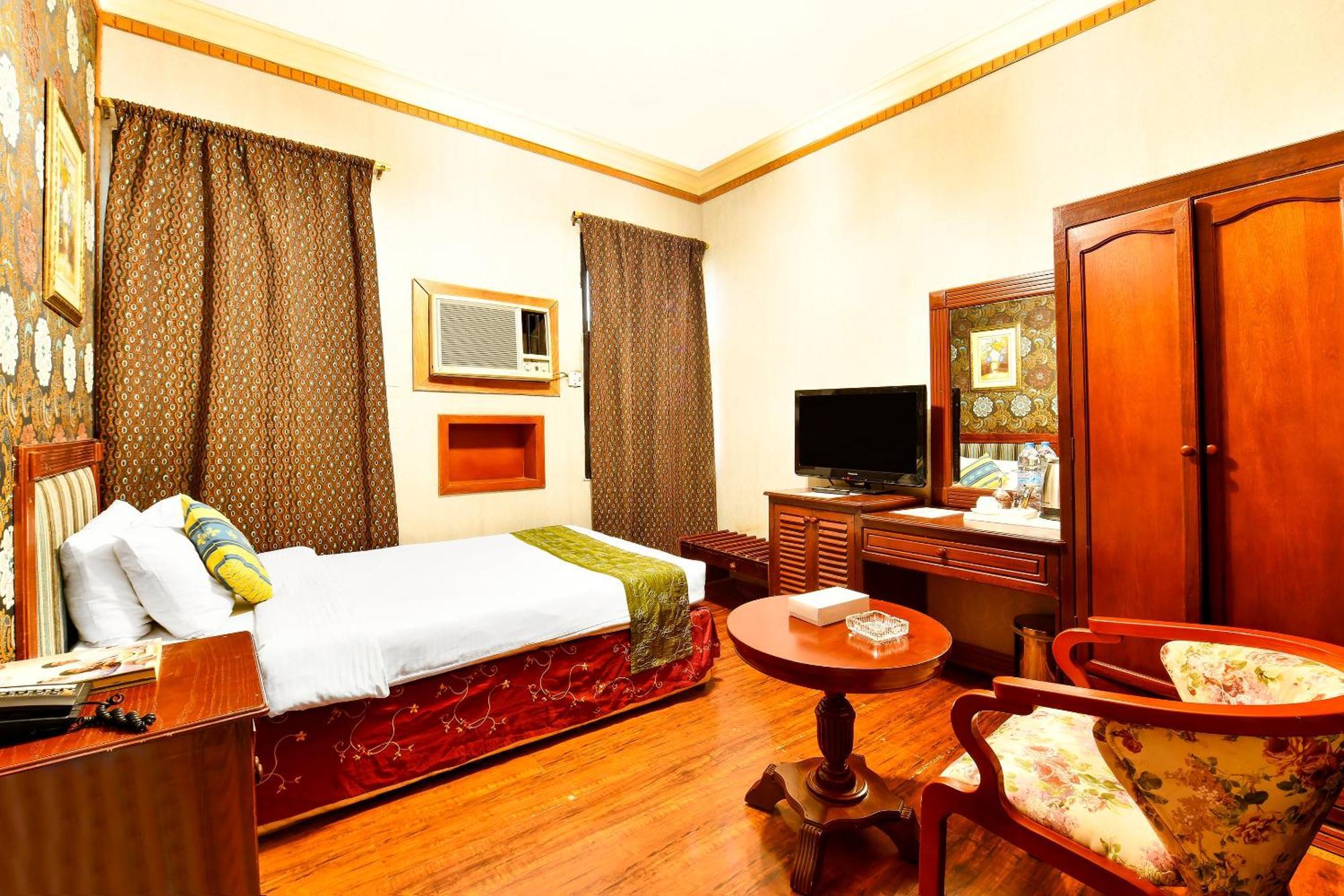 Capital O 125 Moon Plaza Hotel Manama Exterior photo